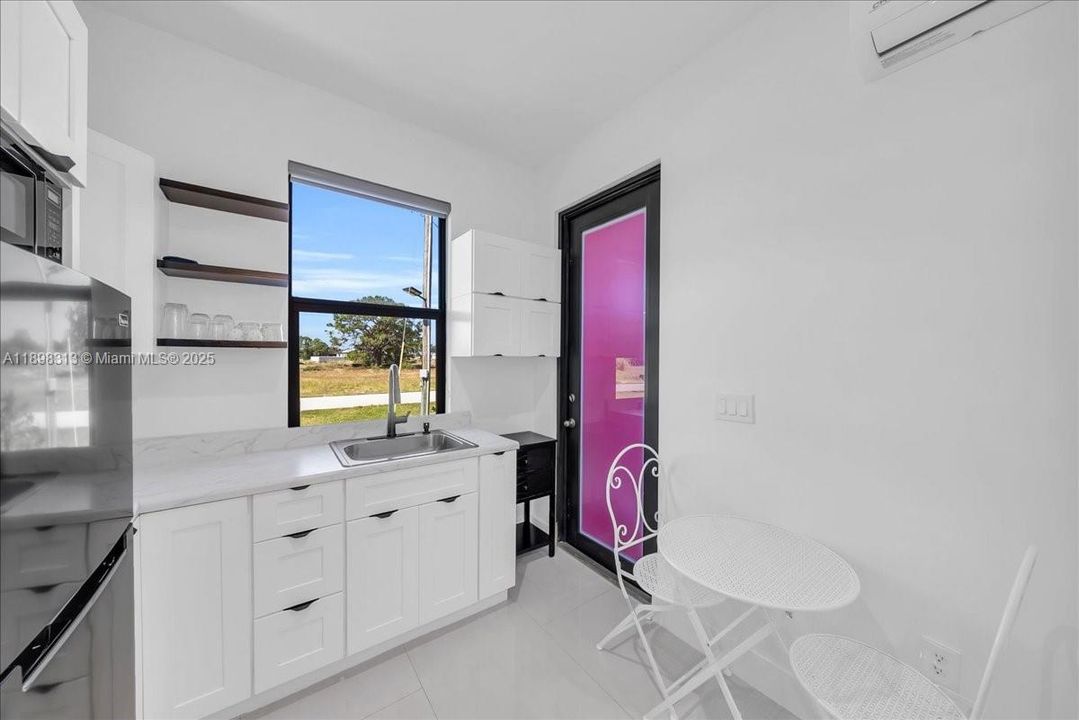 En Venta: $655,000 (4 camas, 4 baños, 2095 Pies cuadrados)