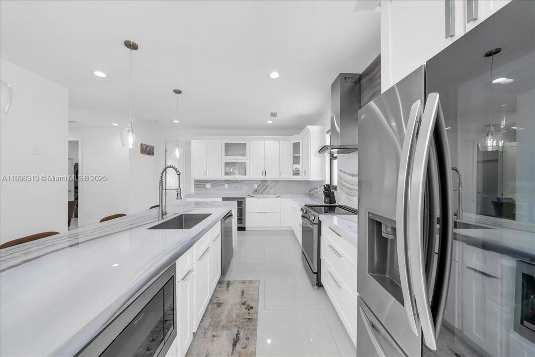 En Venta: $655,000 (4 camas, 4 baños, 2095 Pies cuadrados)