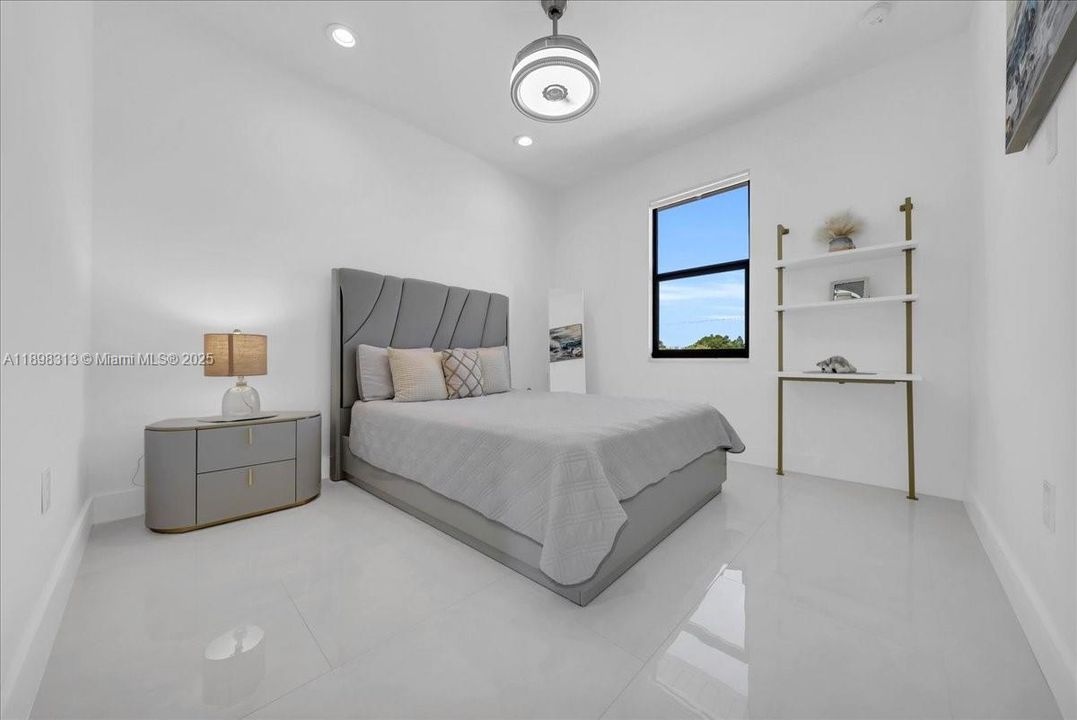 En Venta: $655,000 (4 camas, 4 baños, 2095 Pies cuadrados)