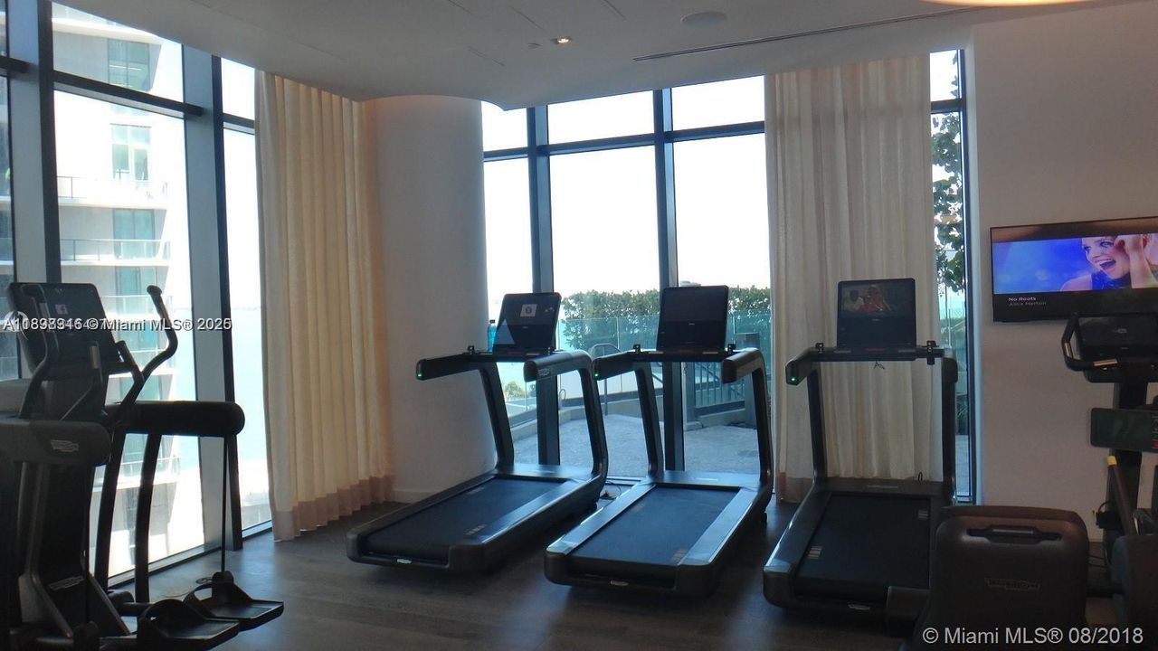 Active With Contract: $4,300 (1 beds, 1 baths, 706 Square Feet)