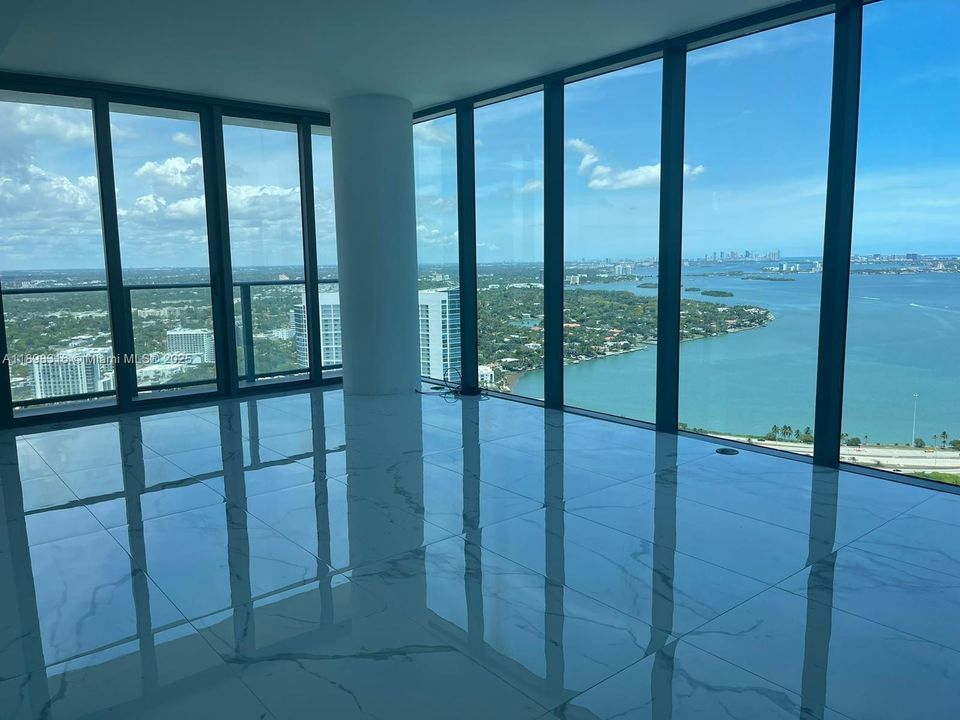 Active With Contract: $4,300 (1 beds, 1 baths, 706 Square Feet)