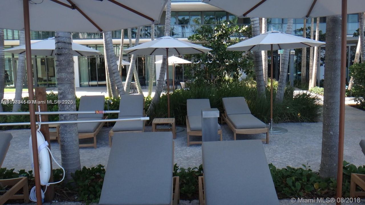 Active With Contract: $4,300 (1 beds, 1 baths, 706 Square Feet)