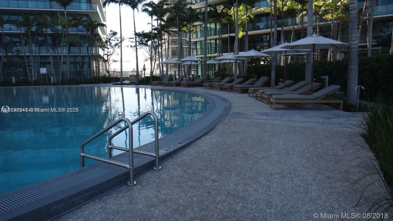 Active With Contract: $4,300 (1 beds, 1 baths, 706 Square Feet)