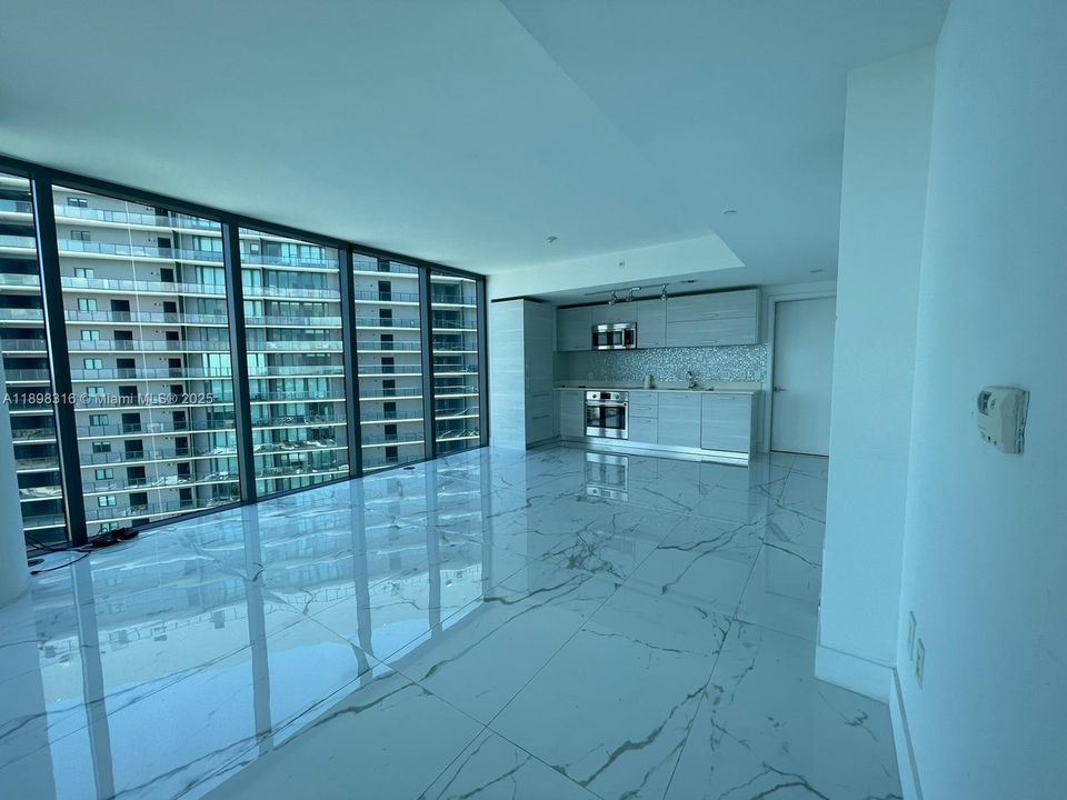 Active With Contract: $4,300 (1 beds, 1 baths, 706 Square Feet)