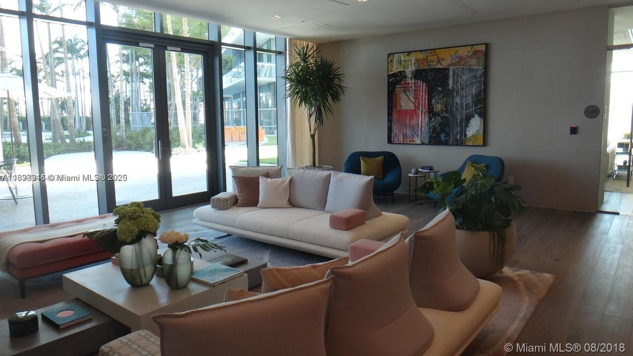 Active With Contract: $4,300 (1 beds, 1 baths, 706 Square Feet)