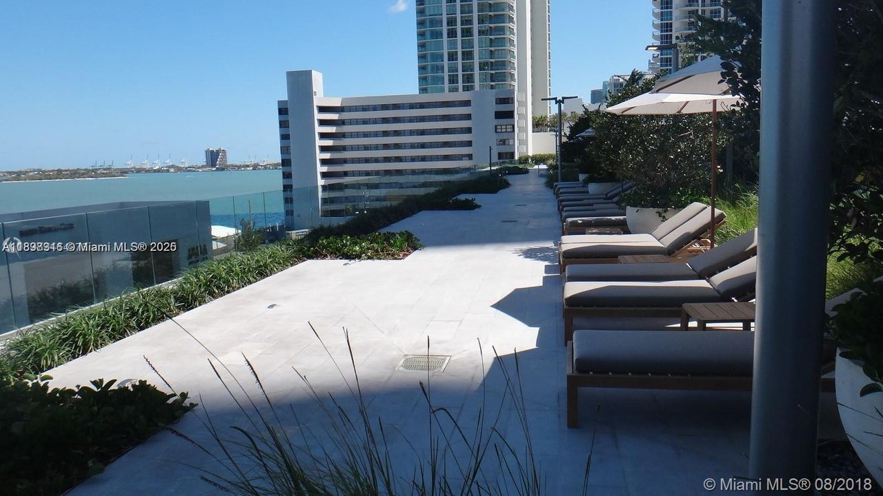 Active With Contract: $4,300 (1 beds, 1 baths, 706 Square Feet)