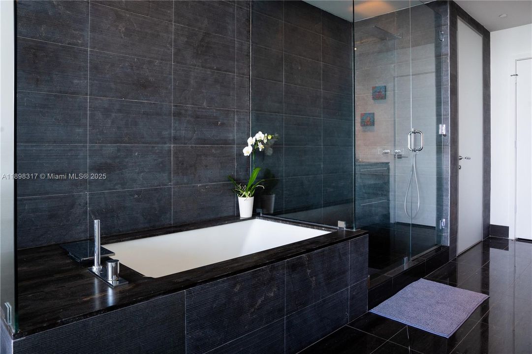 For Rent: $25,000 (4 beds, 4 baths, 2887 Square Feet)