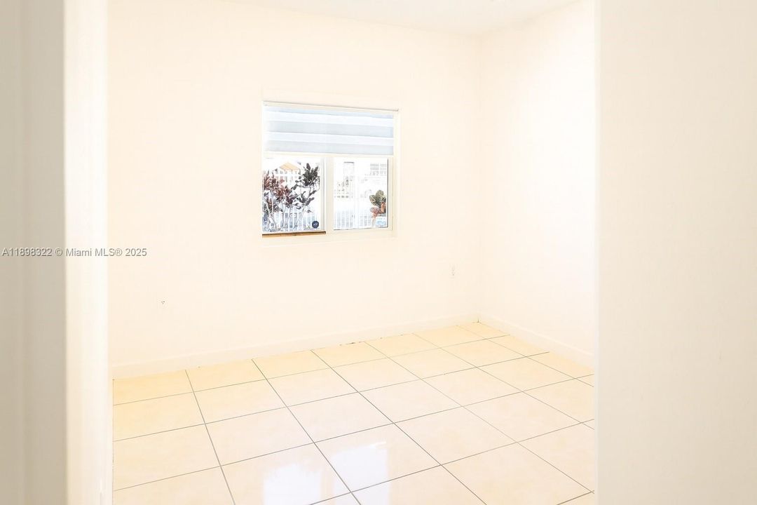 Под контрактом: $4,500 (5 спален, 3 ванн, 1704 Квадратных фут)