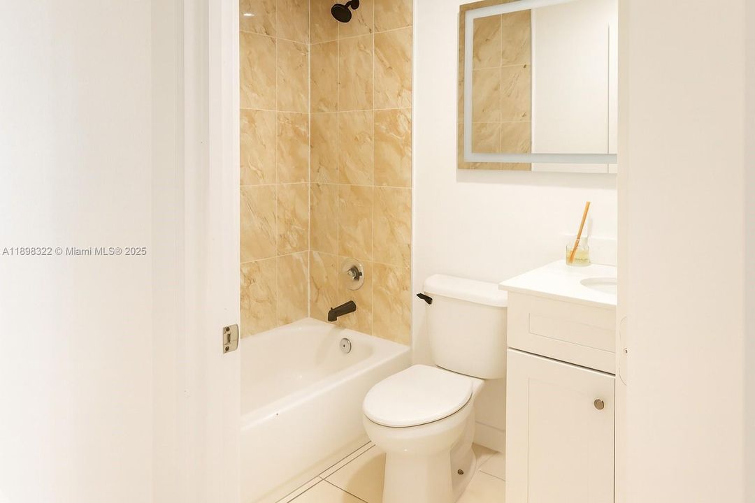 Под контрактом: $4,500 (5 спален, 3 ванн, 1704 Квадратных фут)