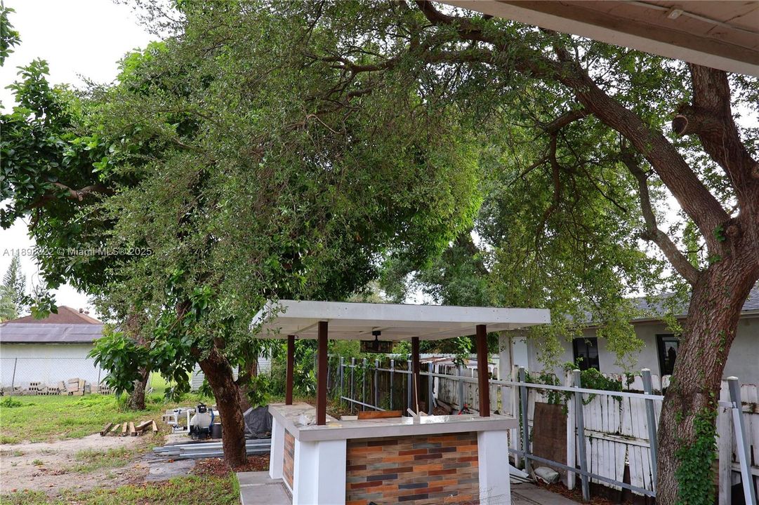 Под контрактом: $4,500 (5 спален, 3 ванн, 1704 Квадратных фут)