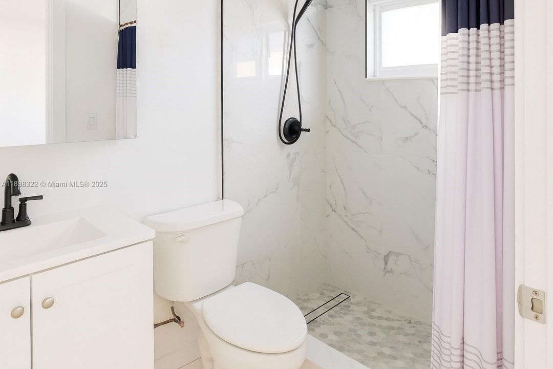 Под контрактом: $4,500 (5 спален, 3 ванн, 1704 Квадратных фут)