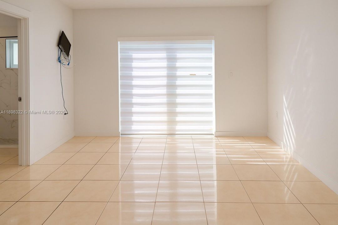 Под контрактом: $4,500 (5 спален, 3 ванн, 1704 Квадратных фут)