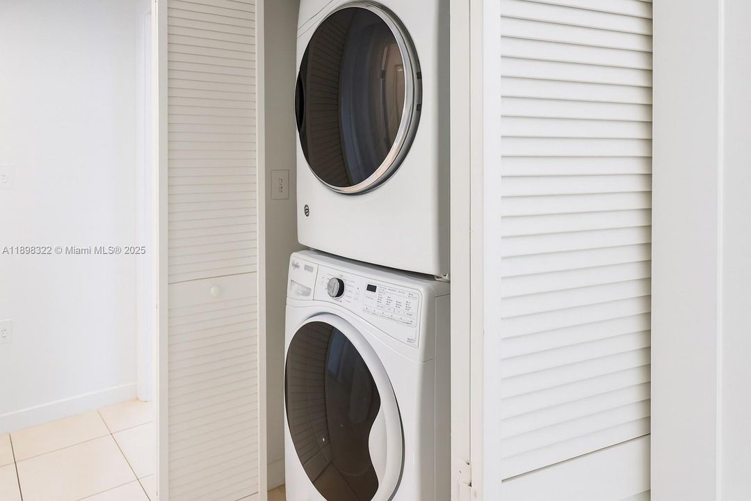 Под контрактом: $4,500 (5 спален, 3 ванн, 1704 Квадратных фут)