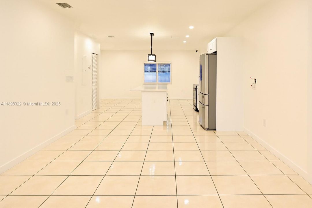 Под контрактом: $4,500 (5 спален, 3 ванн, 1704 Квадратных фут)