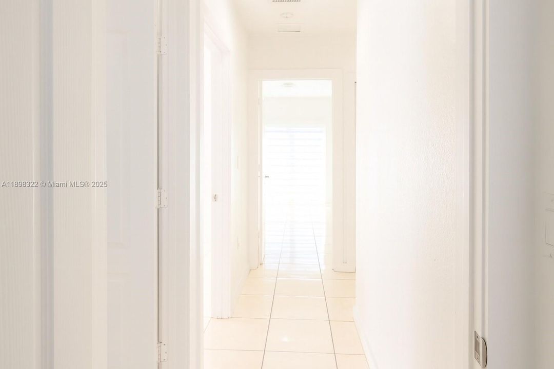 Под контрактом: $4,500 (5 спален, 3 ванн, 1704 Квадратных фут)