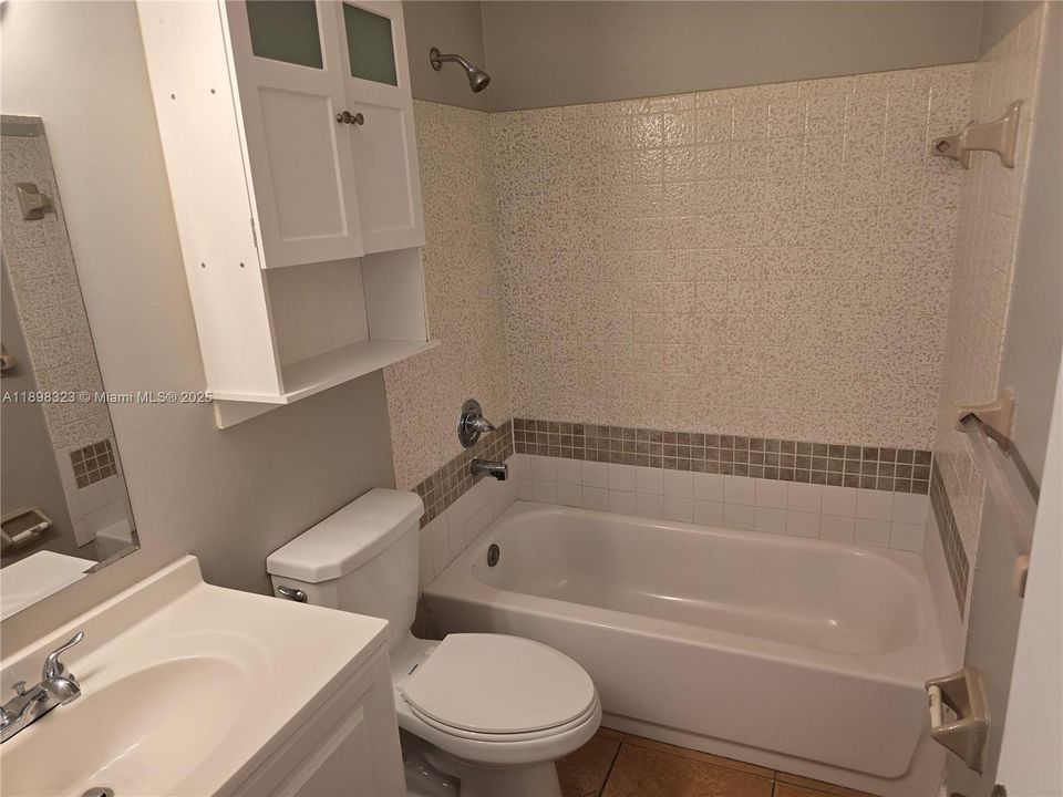 最近售出: $292,600 (3 贝兹, 2 浴室, 1275 平方英尺)