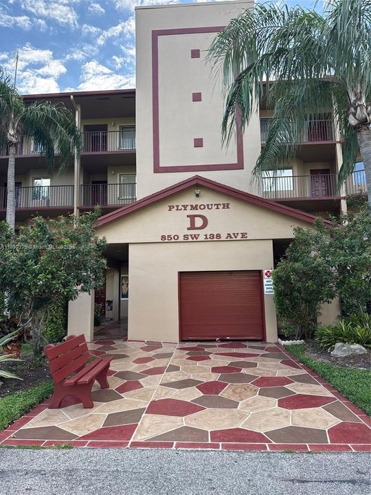 For Rent: $2,250 (2 beds, 2 baths, 1207 Square Feet)