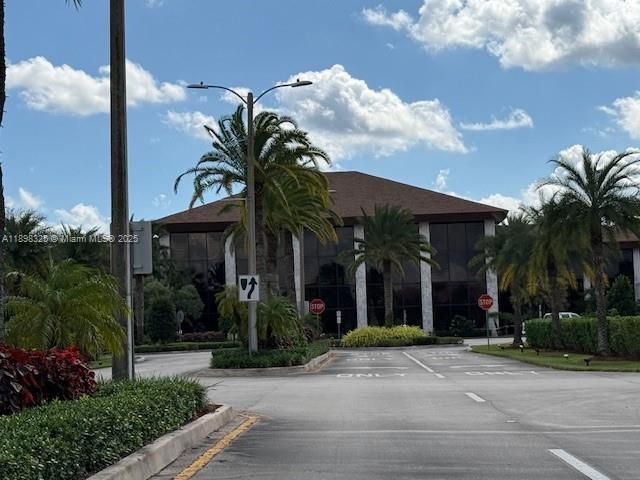 For Rent: $2,250 (2 beds, 2 baths, 1207 Square Feet)