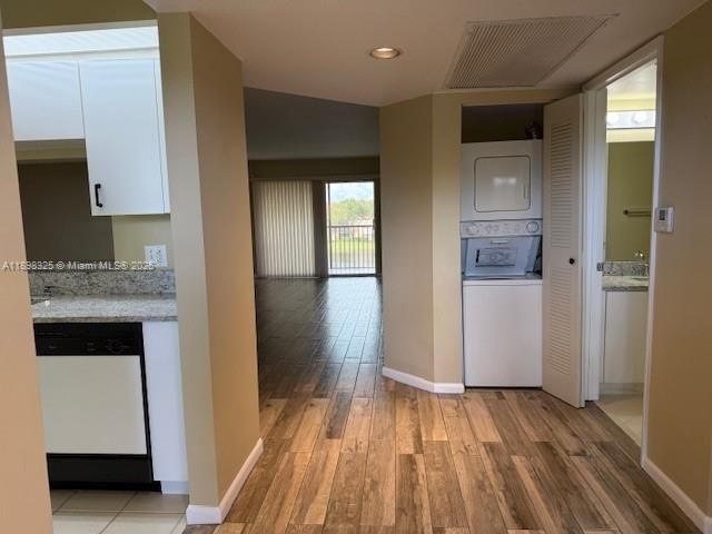 For Rent: $2,250 (2 beds, 2 baths, 1207 Square Feet)