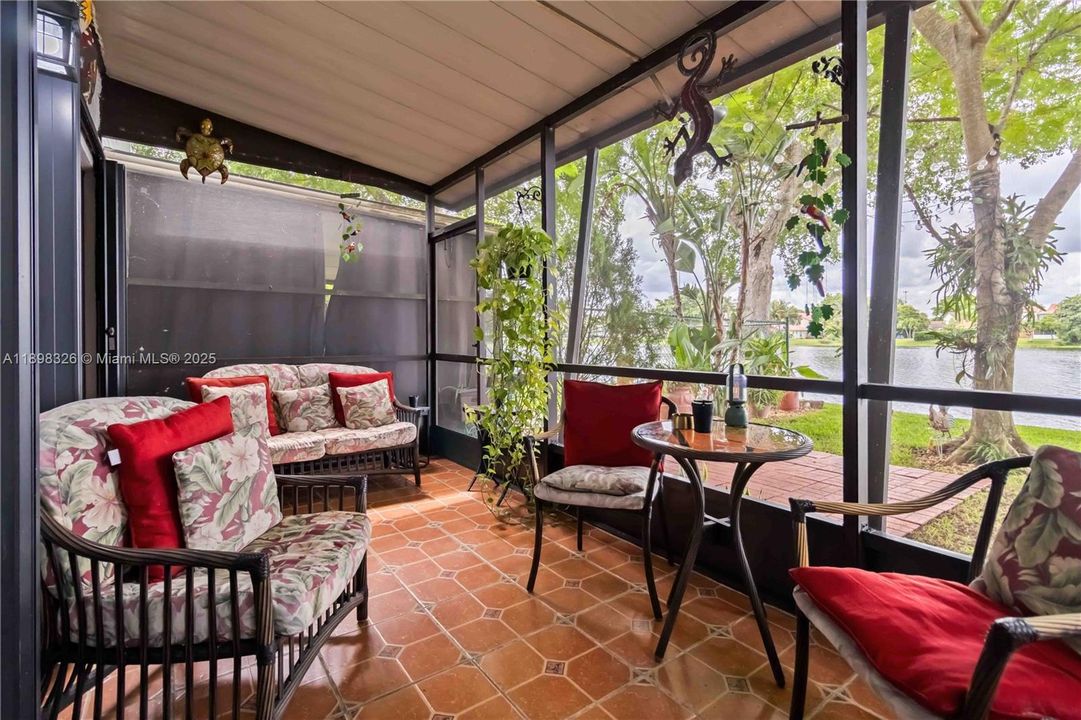 For Sale: $395,000 (2 beds, 2 baths, 1103 Square Feet)