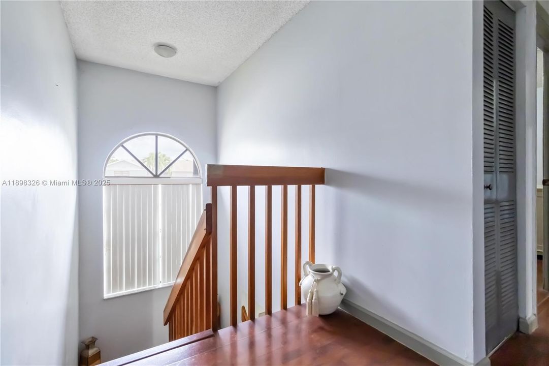 For Sale: $395,000 (2 beds, 2 baths, 1103 Square Feet)