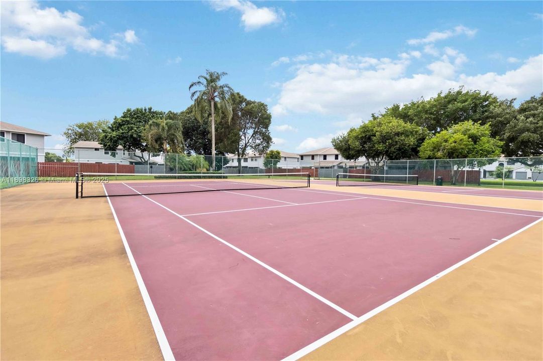 For Sale: $395,000 (2 beds, 2 baths, 1103 Square Feet)