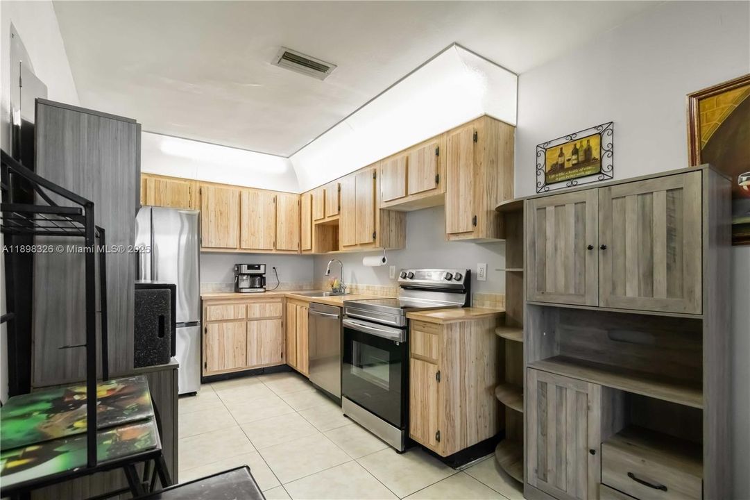 For Sale: $395,000 (2 beds, 2 baths, 1103 Square Feet)