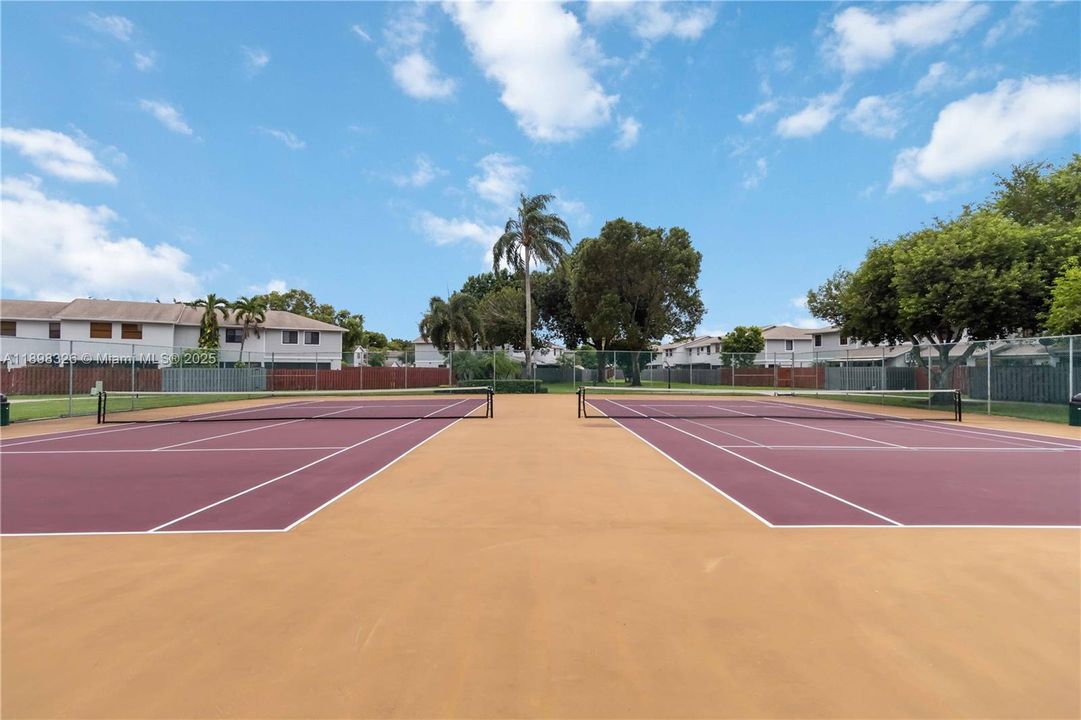 For Sale: $395,000 (2 beds, 2 baths, 1103 Square Feet)