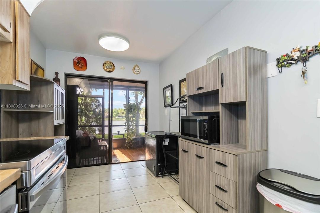 For Sale: $395,000 (2 beds, 2 baths, 1103 Square Feet)