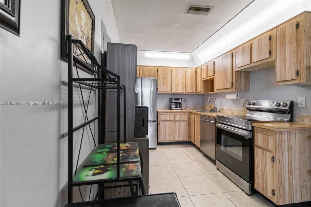 For Sale: $395,000 (2 beds, 2 baths, 1103 Square Feet)
