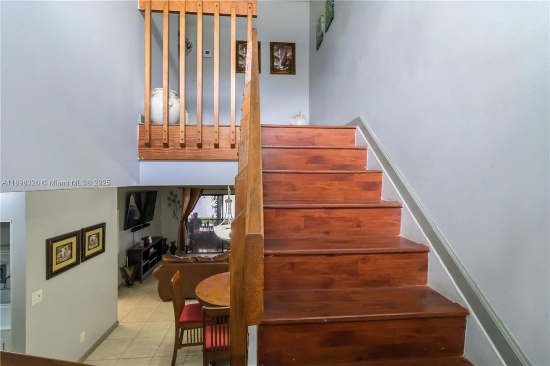 For Sale: $395,000 (2 beds, 2 baths, 1103 Square Feet)