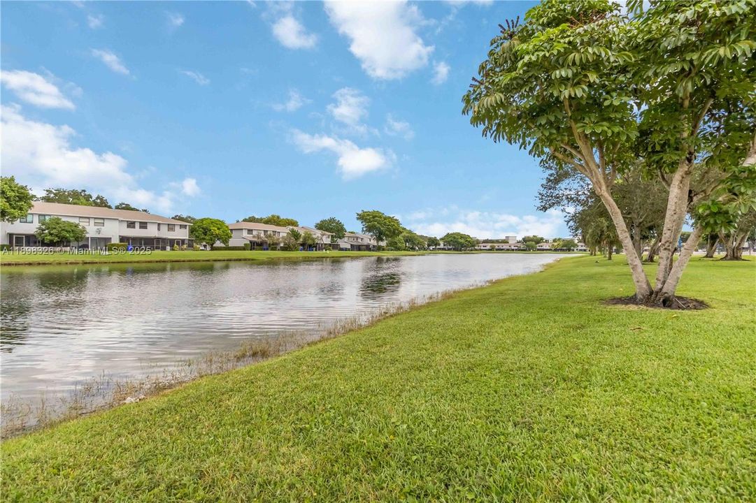 For Sale: $395,000 (2 beds, 2 baths, 1103 Square Feet)