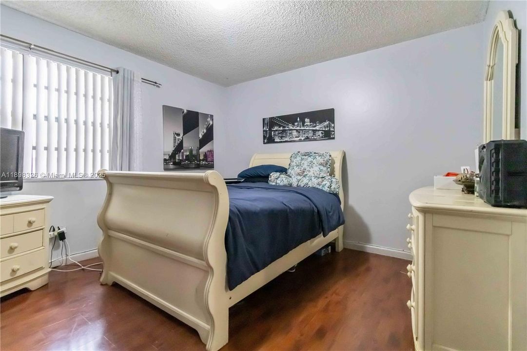 For Sale: $395,000 (2 beds, 2 baths, 1103 Square Feet)