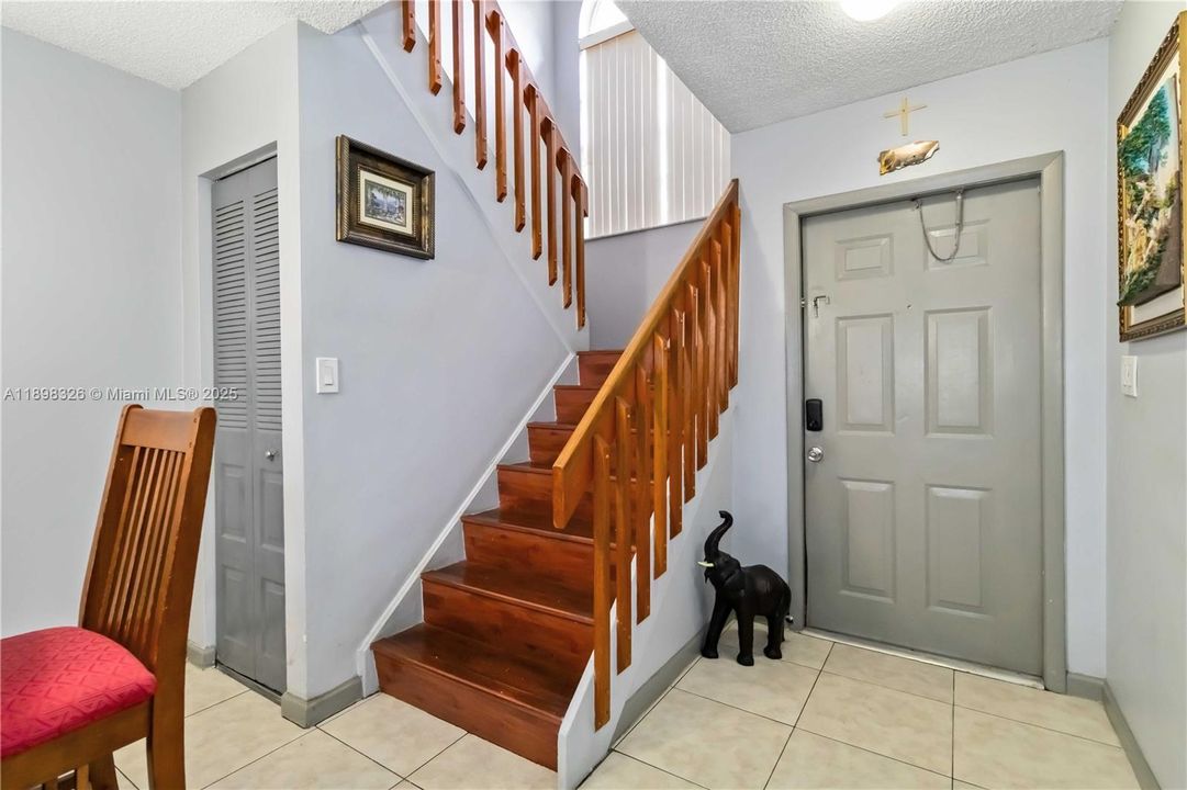 For Sale: $395,000 (2 beds, 2 baths, 1103 Square Feet)