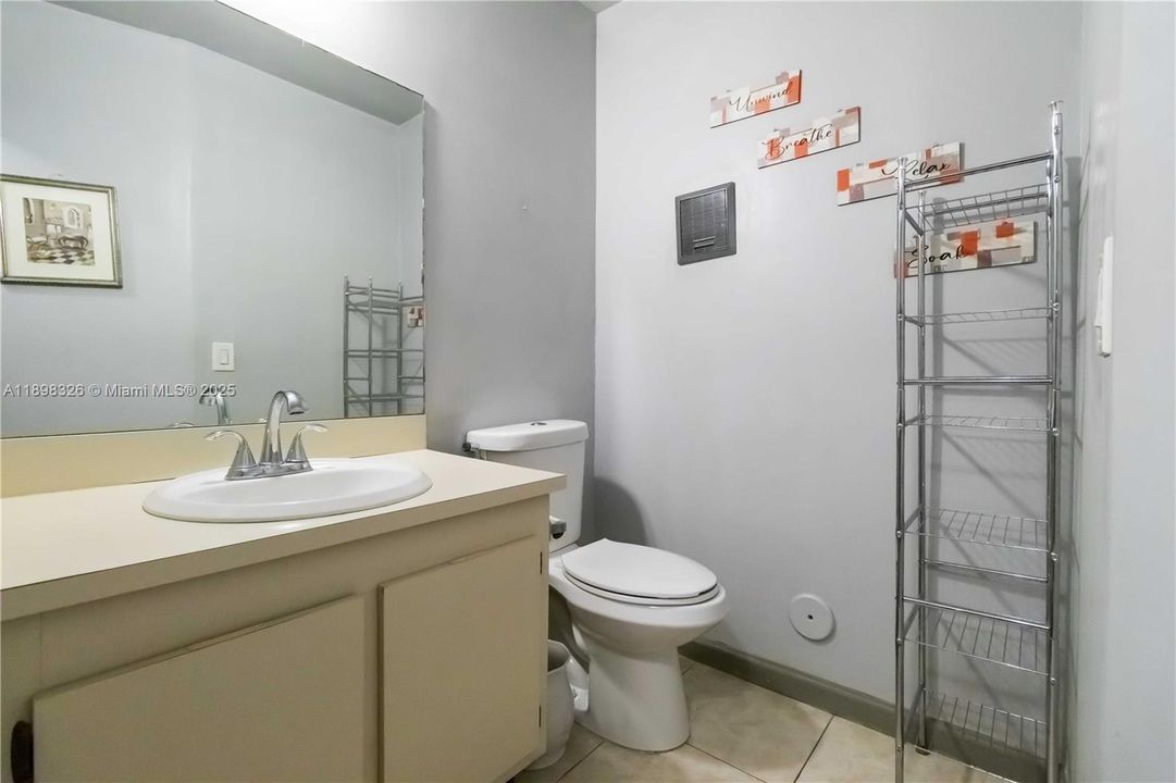 For Sale: $395,000 (2 beds, 2 baths, 1103 Square Feet)