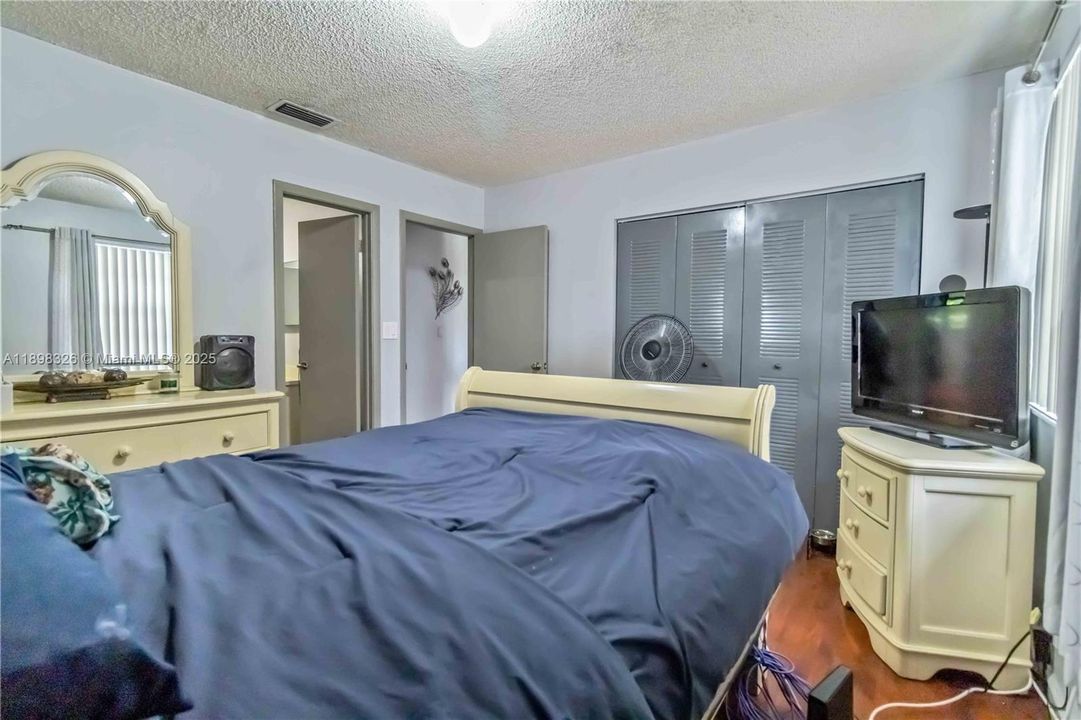 For Sale: $395,000 (2 beds, 2 baths, 1103 Square Feet)