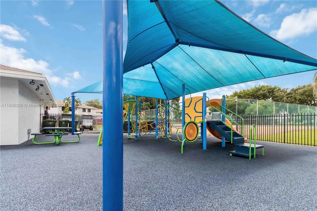 For Sale: $395,000 (2 beds, 2 baths, 1103 Square Feet)