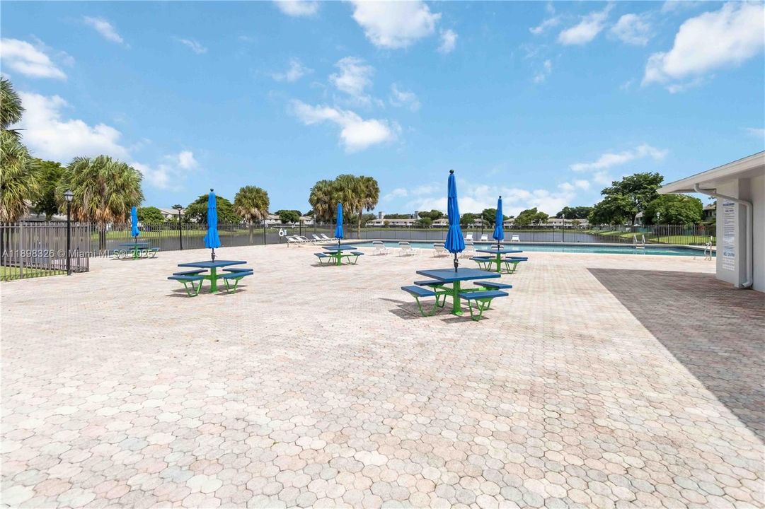 For Sale: $395,000 (2 beds, 2 baths, 1103 Square Feet)