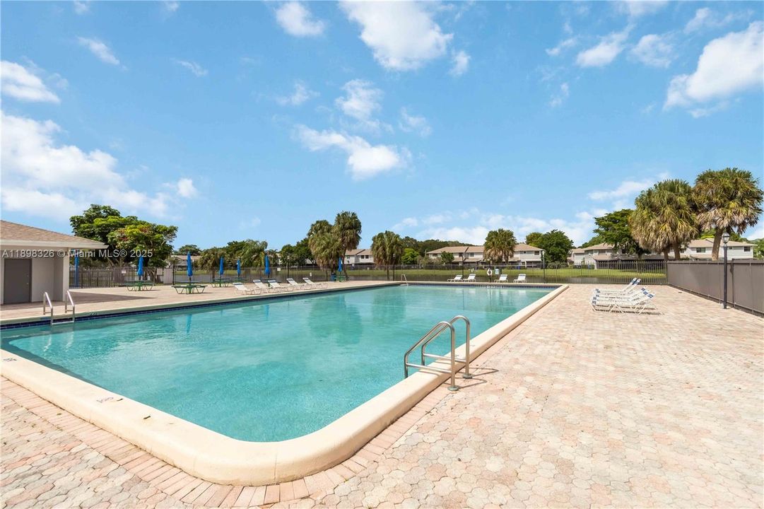 For Sale: $395,000 (2 beds, 2 baths, 1103 Square Feet)