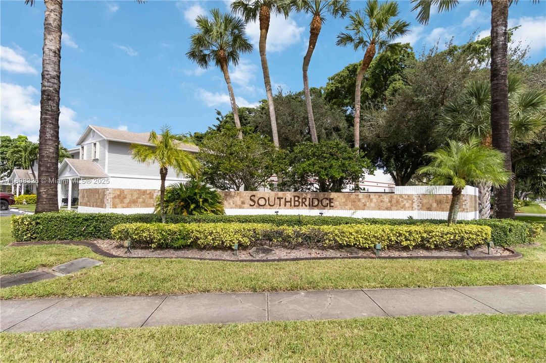 For Sale: $395,000 (2 beds, 2 baths, 1103 Square Feet)