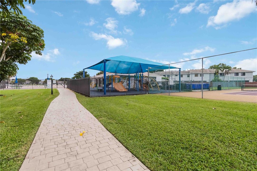 For Sale: $395,000 (2 beds, 2 baths, 1103 Square Feet)