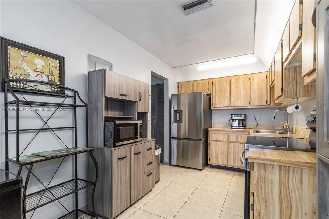 For Sale: $395,000 (2 beds, 2 baths, 1103 Square Feet)