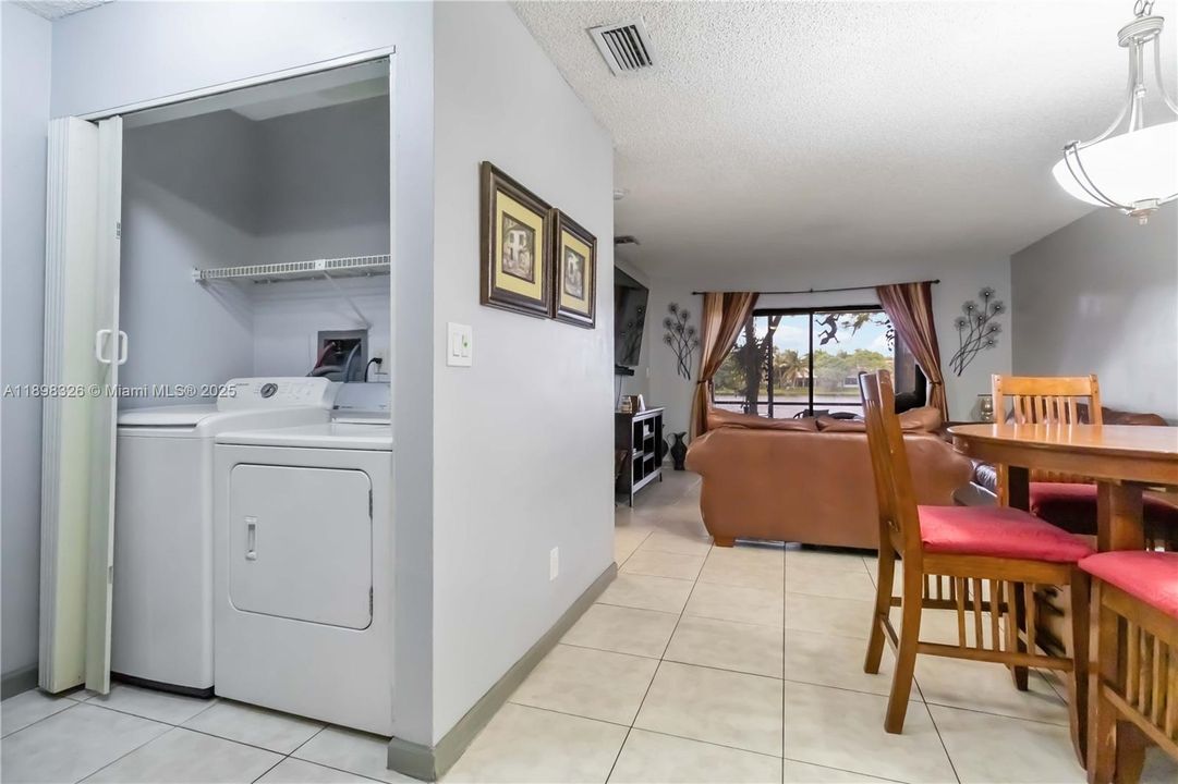 For Sale: $395,000 (2 beds, 2 baths, 1103 Square Feet)