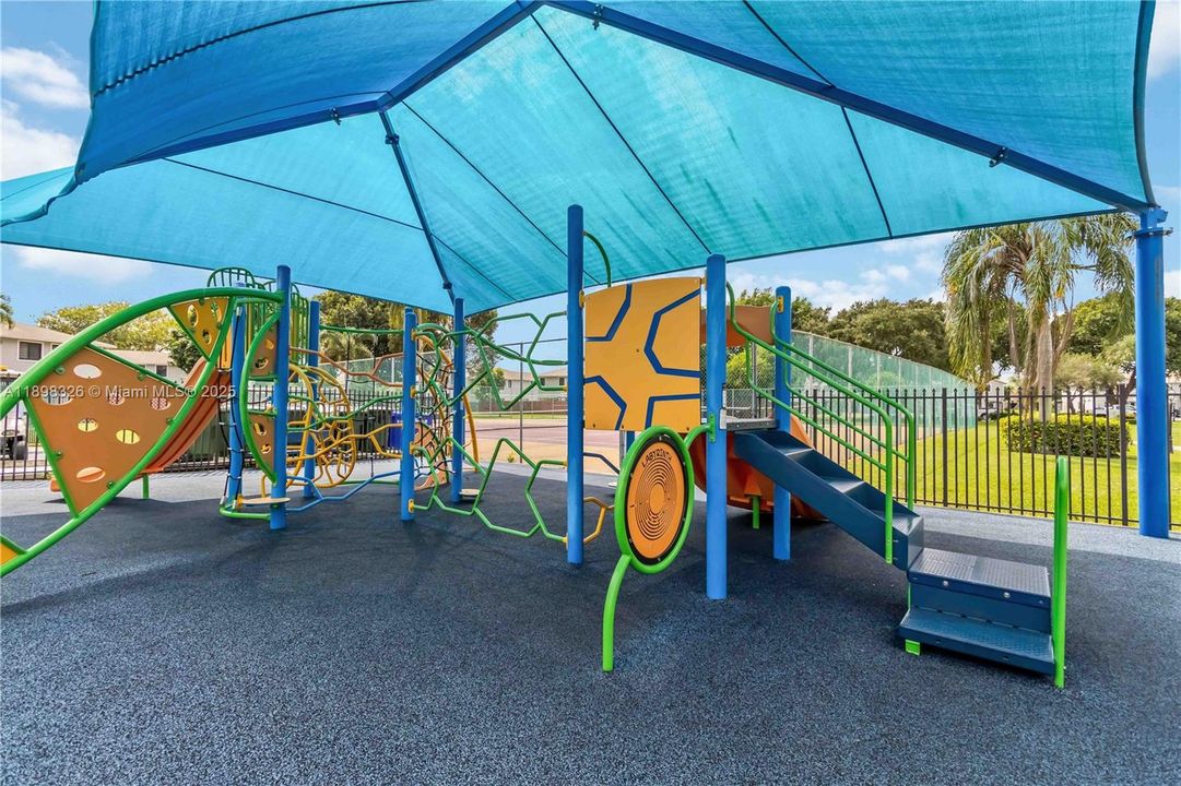 For Sale: $395,000 (2 beds, 2 baths, 1103 Square Feet)