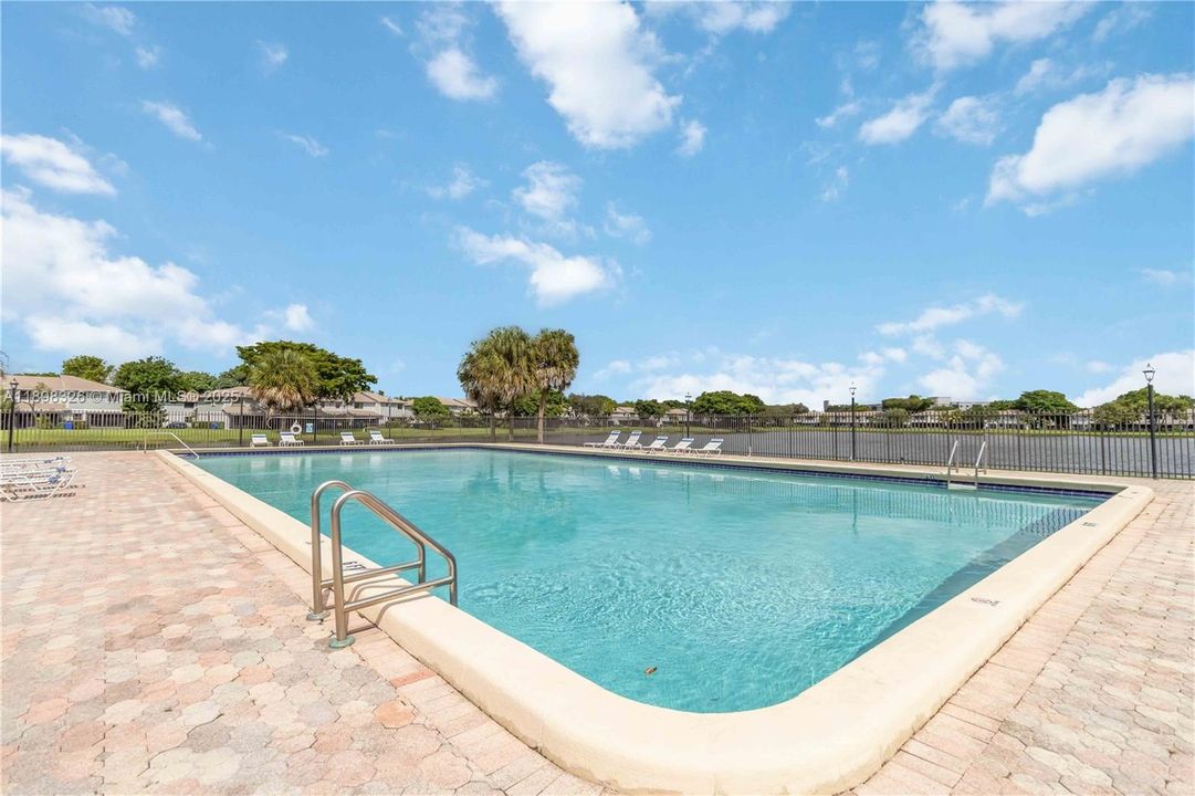 For Sale: $395,000 (2 beds, 2 baths, 1103 Square Feet)