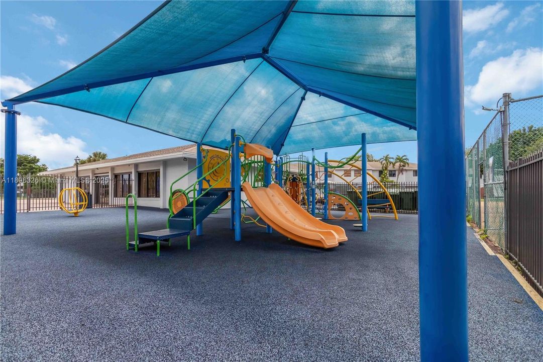 For Sale: $395,000 (2 beds, 2 baths, 1103 Square Feet)