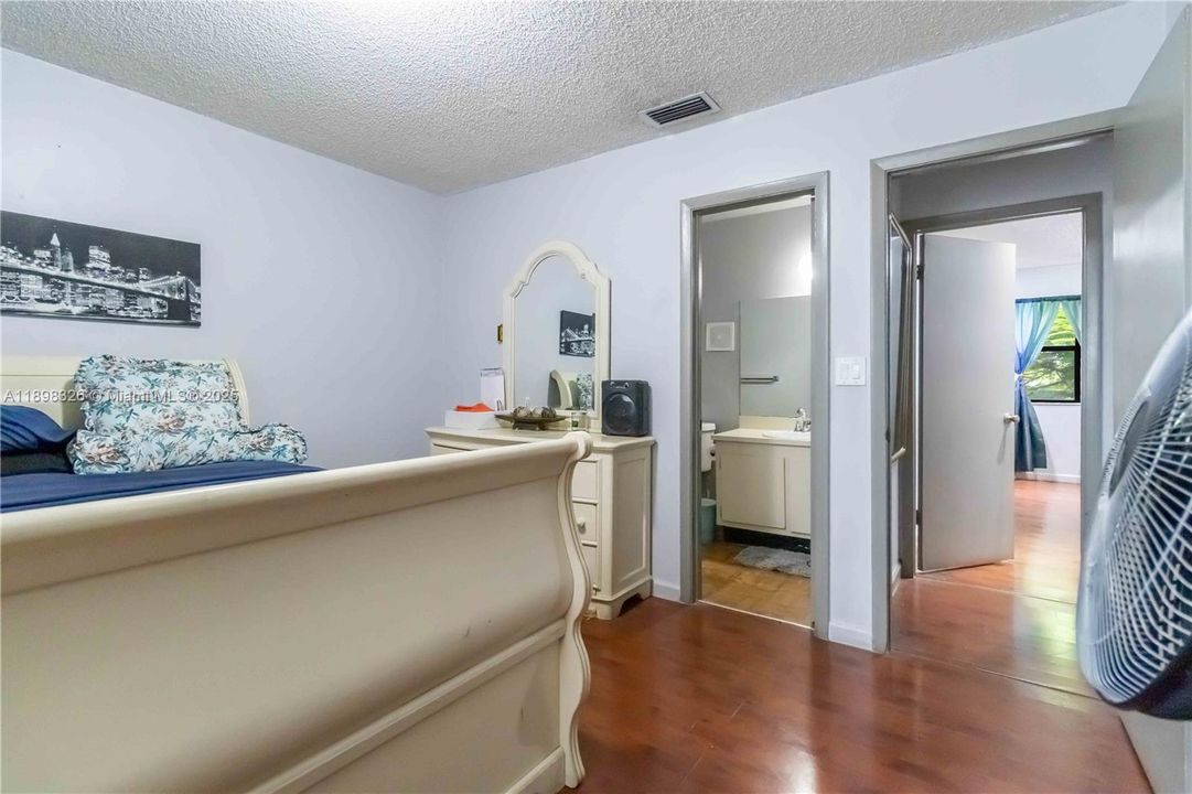 For Sale: $395,000 (2 beds, 2 baths, 1103 Square Feet)