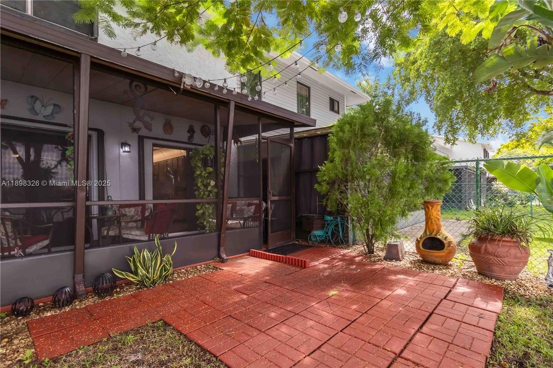 For Sale: $395,000 (2 beds, 2 baths, 1103 Square Feet)