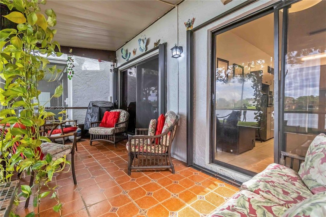 For Sale: $395,000 (2 beds, 2 baths, 1103 Square Feet)