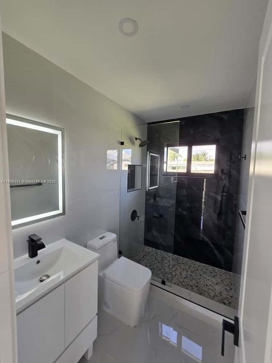 合同活跃: $545,000 (4 贝兹, 2 浴室, 1390 平方英尺)